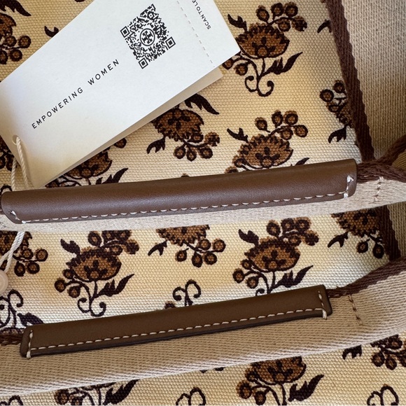 Tory Burch Ella Reversible Market Tote - Picture 11 of 13